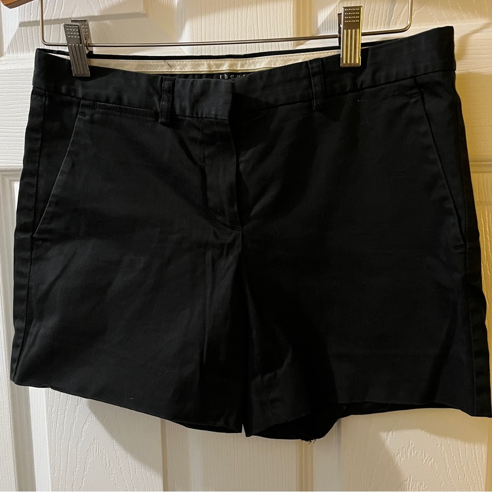 Theory 4 Womens black flat front shorts with pockets GUC